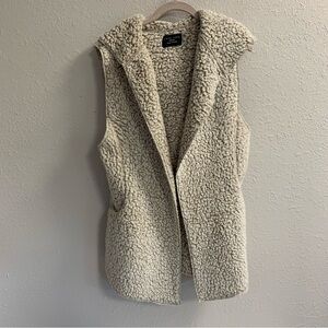 Love tree sherpa vest tan size medium